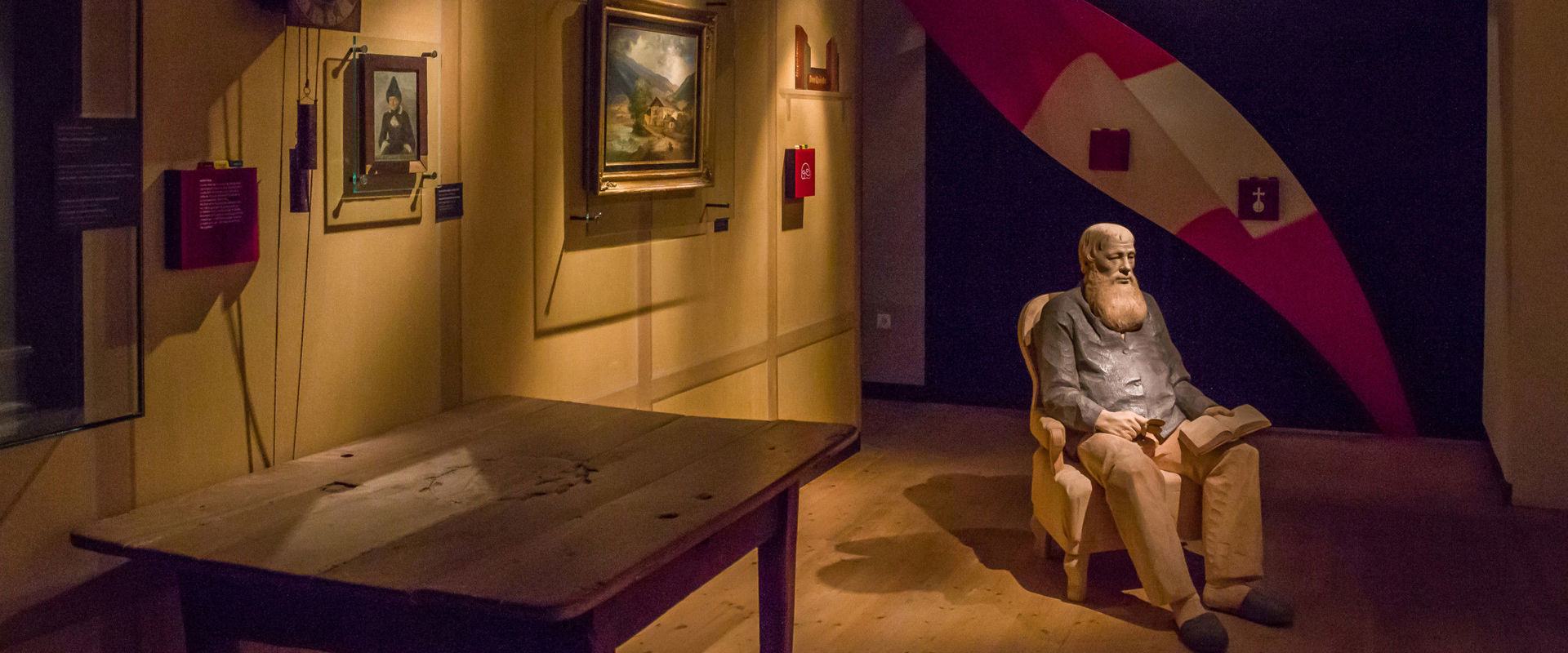 MuseumPasseier - Andreas Hofer Reconstructed room with Andreas Hofer sitting on a chair. Next to it a table. On the wall hang a pendulum clock and pictures.