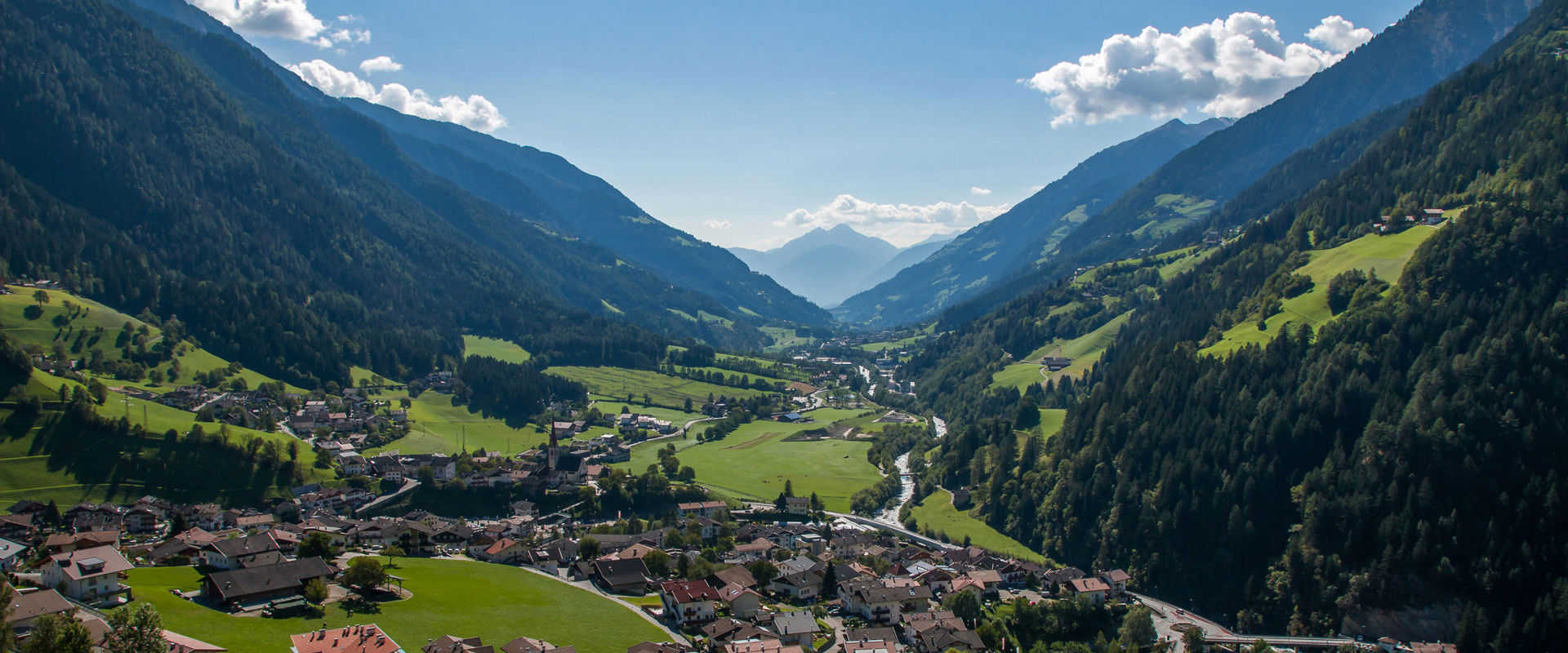 St. Leonhard in Passeier View of the market town of St. Leonhard in Passeier.