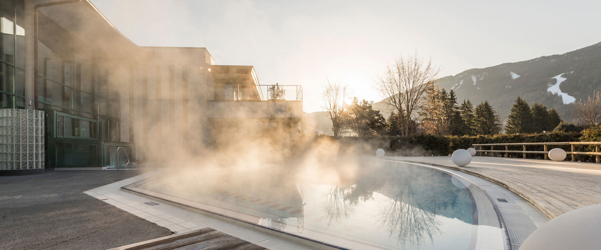 Area esterna piscina Cron4.