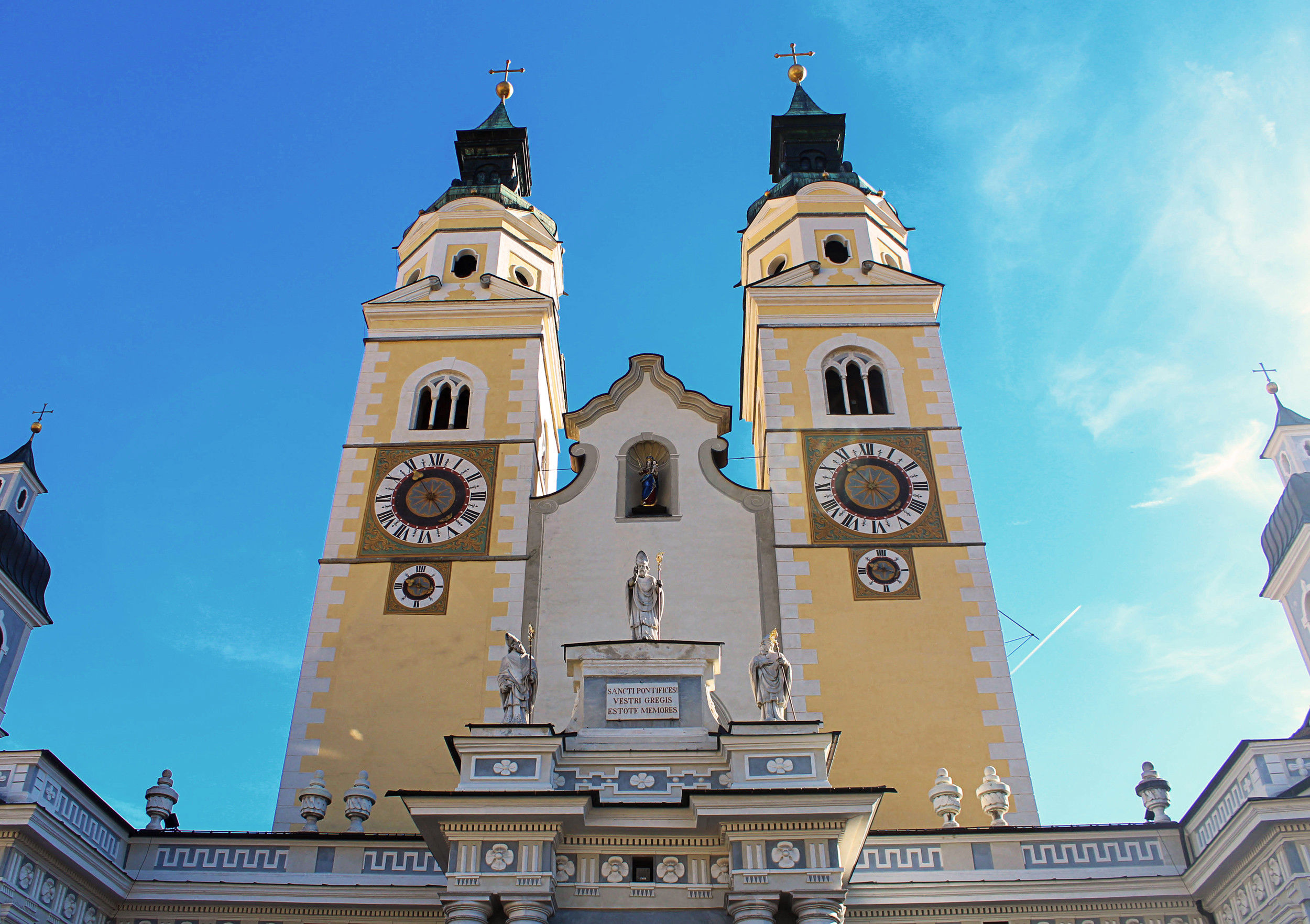 Frontal photo of the Brixen Cathedral.