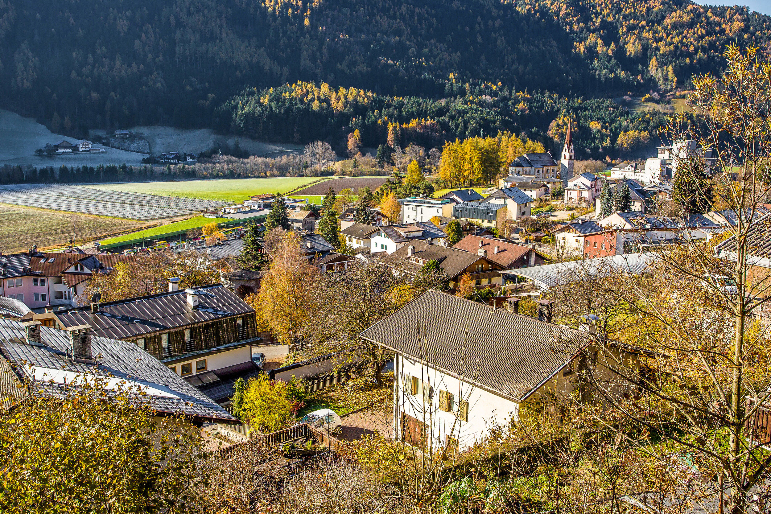 View of Niedervintl in autumn