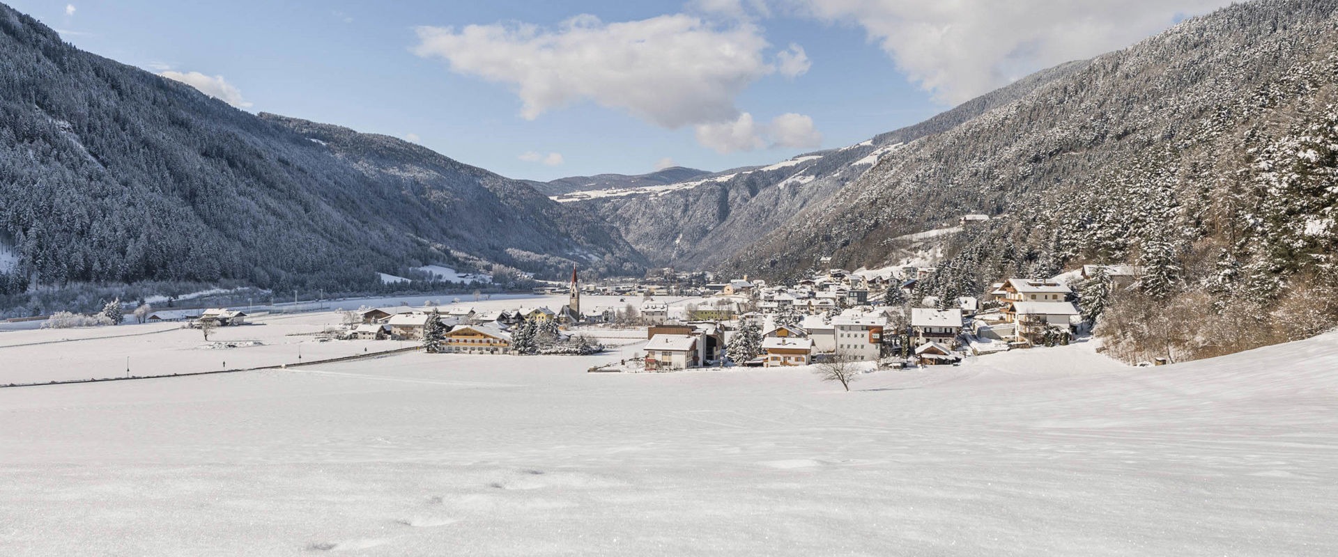 Vintl View of Obervintl in winter