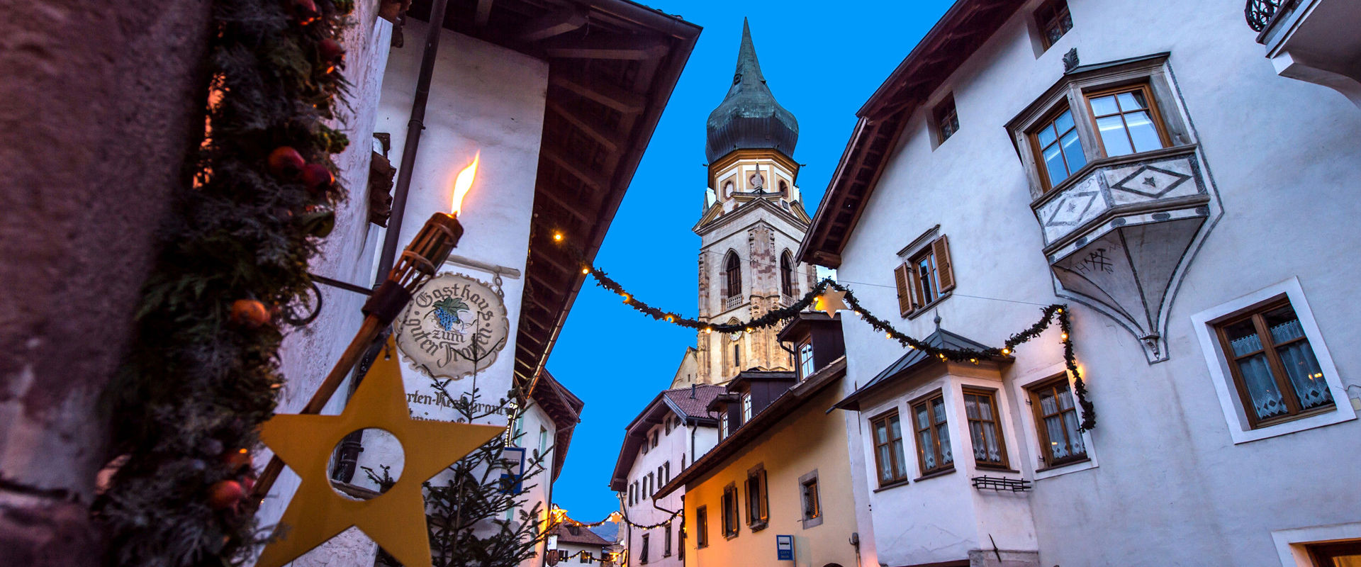 Christmas atmosphere in the alleys of St. Pauls, decorated with fir and pine garlands, lights and stars.