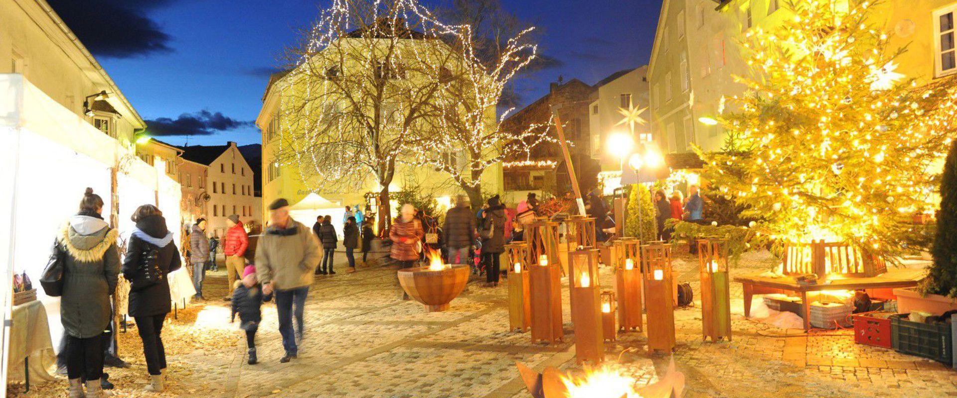 Laas' village square in Christmas spirit.