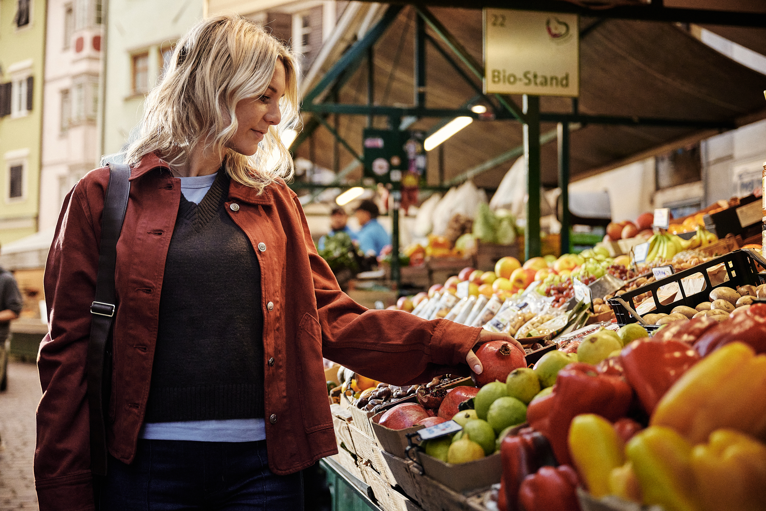 Woman buys some fresh fruits at the market in the city centre